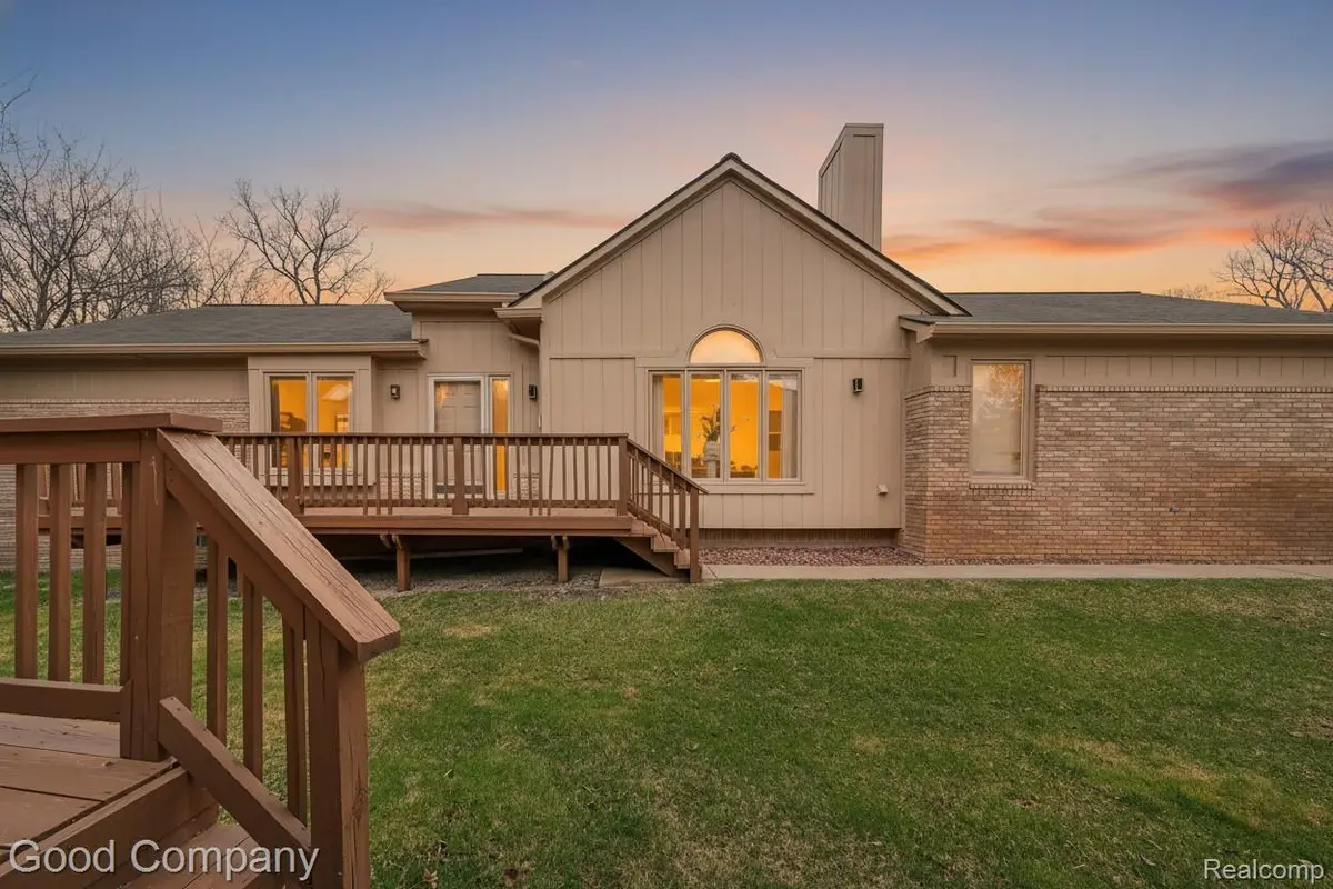 21650 River Ridge TRL, Farmington Hills, MI 48335