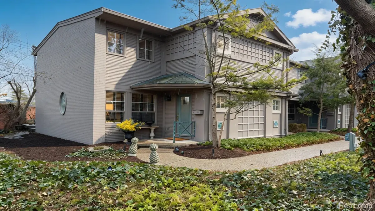 1077 N Old Woodward AVE, Birmingham, MI 48009