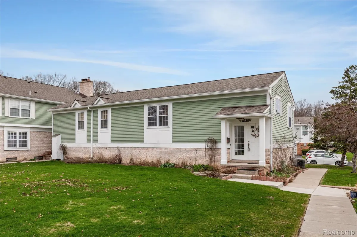 21384 E Glen Haven CIR, Novi, MI 48167