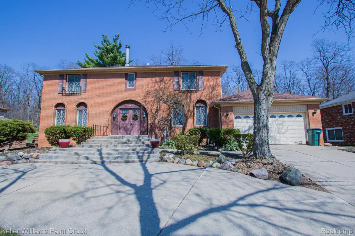2800 Homewood DR, Troy, MI 48098