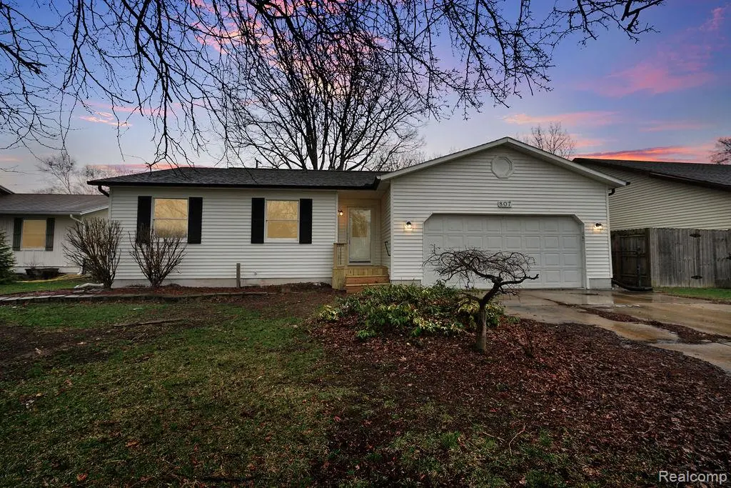 807 Saint Bernard ST, Marysville, MI 48040