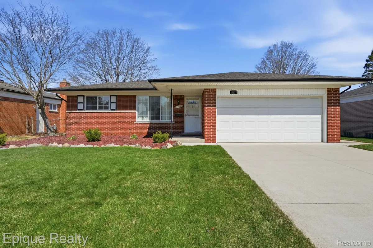13137 Brierstone DR, Sterling Heights, MI 48312
