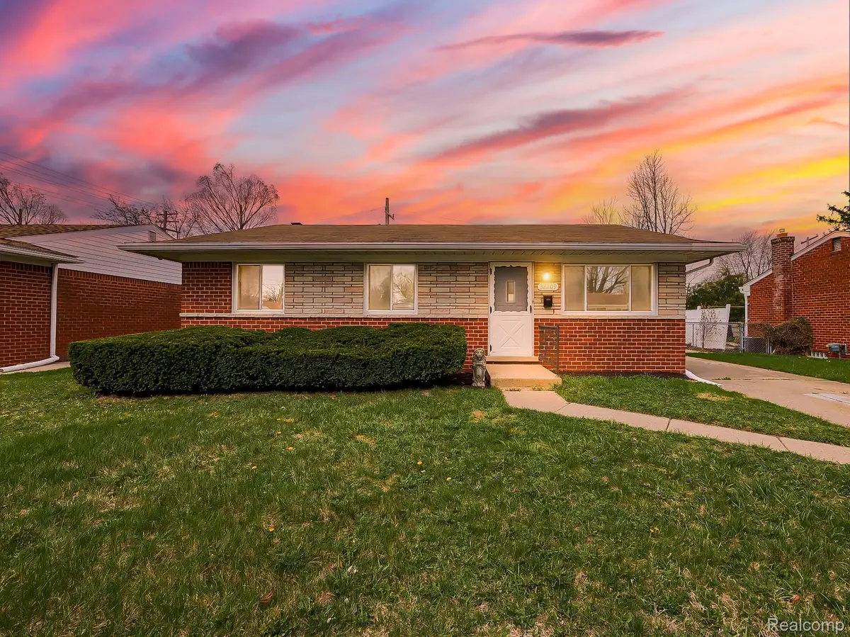 32209 Eastway ST, Roseville, MI 48066