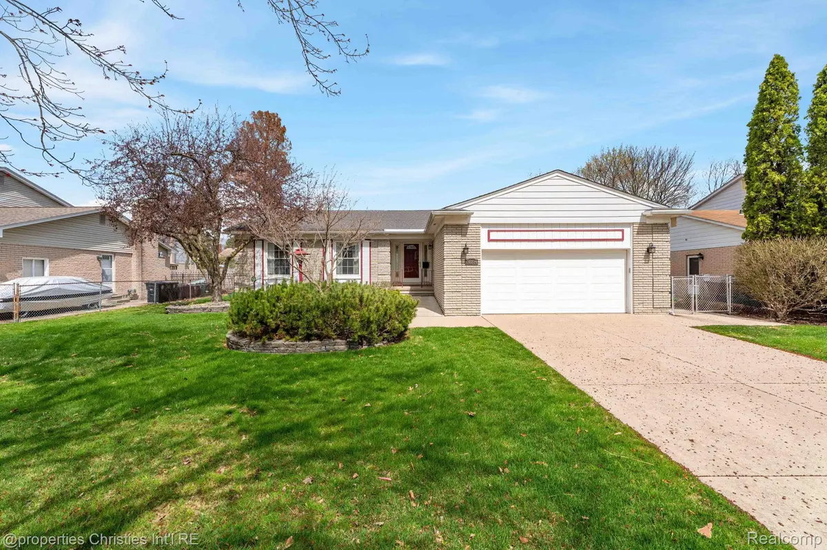 36004 Whitcomb ST, Livonia, MI 48154