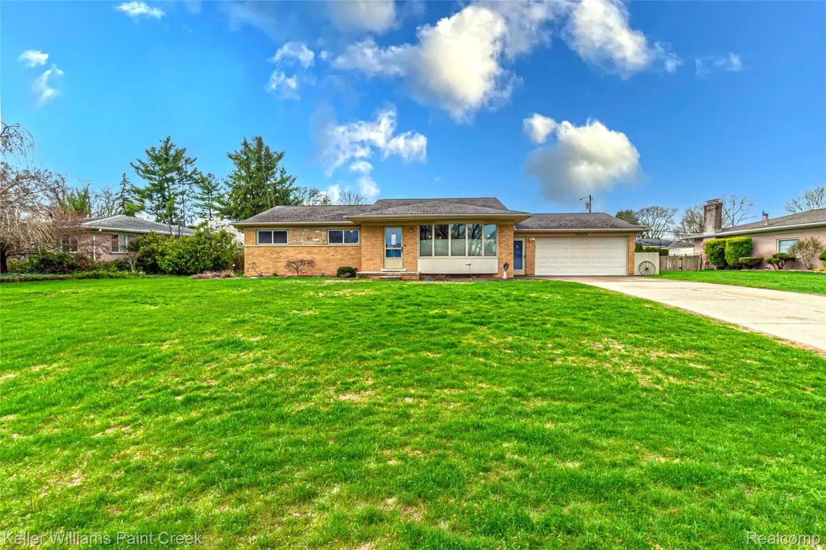 53075 Venus DR, Shelby Charter Township, MI 48316