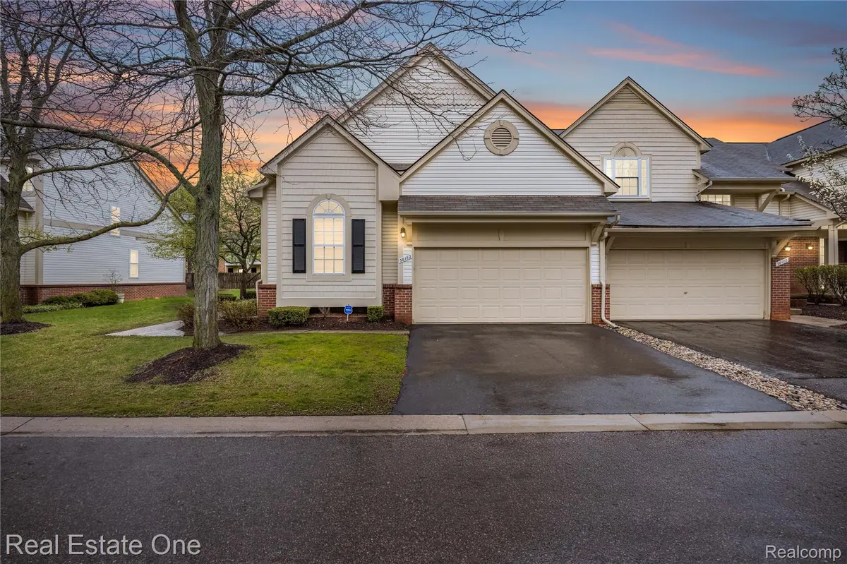 38182 Saratoga Circle CIR, Farmington Hills, MI 48331