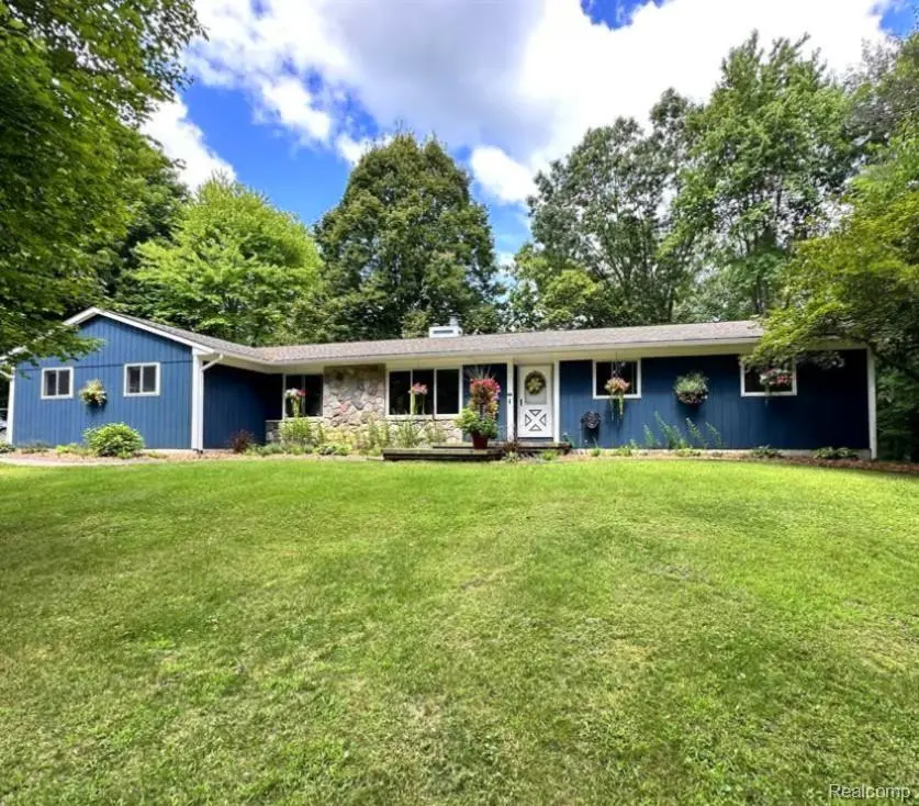 9115 Pine Hill TRL, Hartland Township, MI 48430