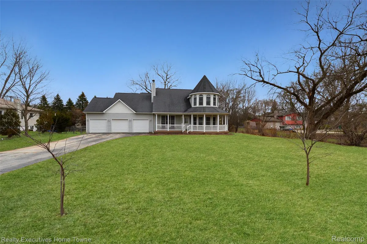 3381 Rockhaven AVE, Rochester Hills, MI 48309