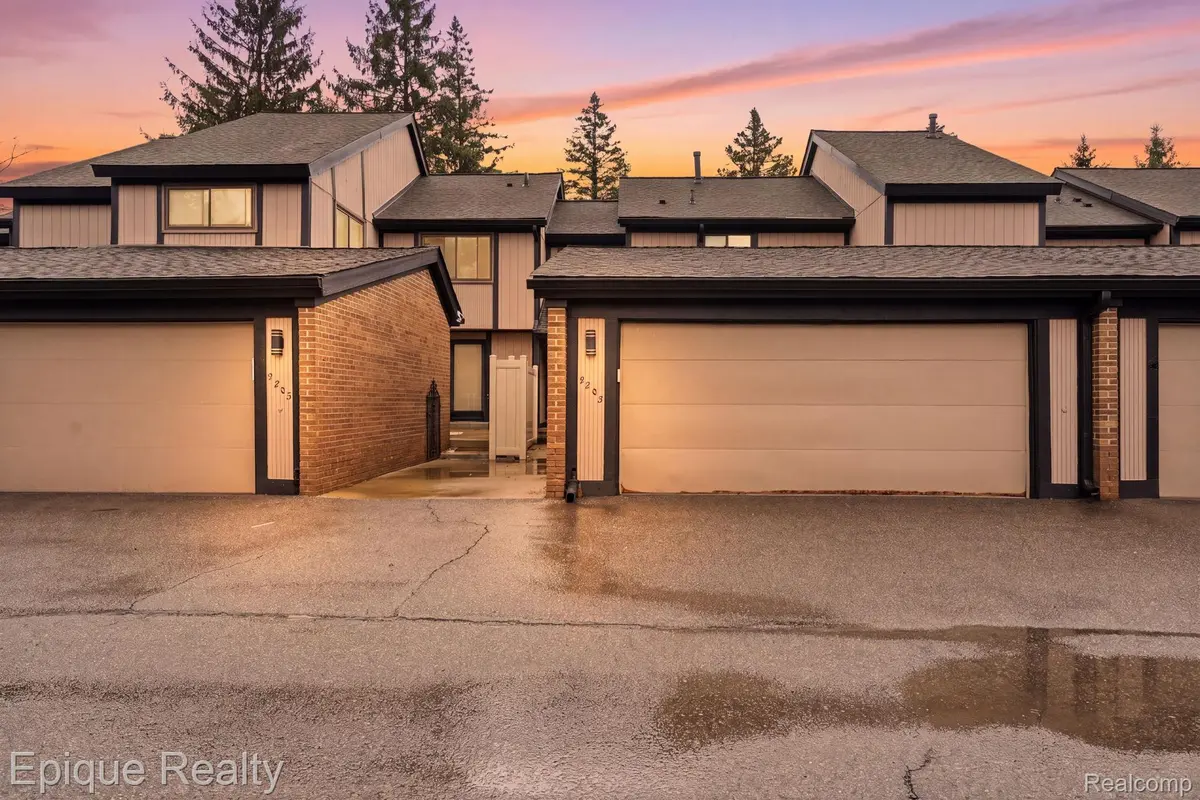 5205 Potomac RUN N, West Bloomfield Charter Township, MI 48322