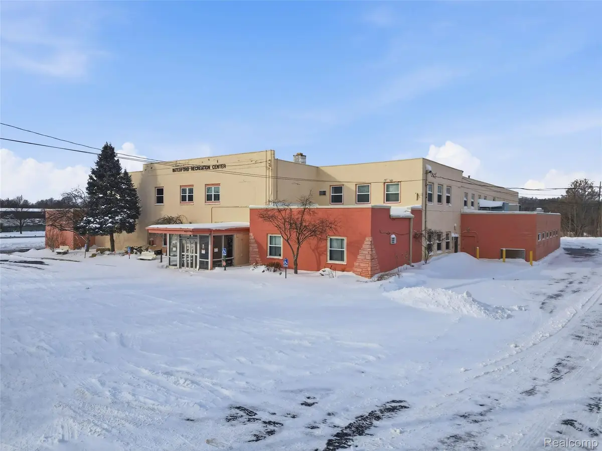 5640 Williams Lake RD, Waterford Charter Township, MI 48329