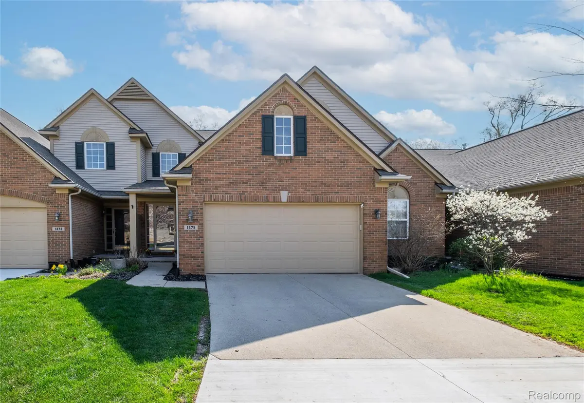 1375 Waverly DR, White Lake Charter Township, MI 48386