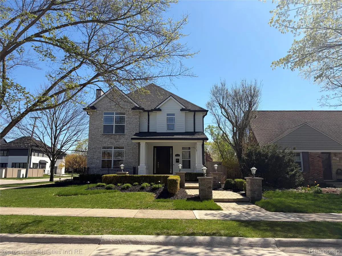 1419 Henrietta ST, Birmingham, MI 48009