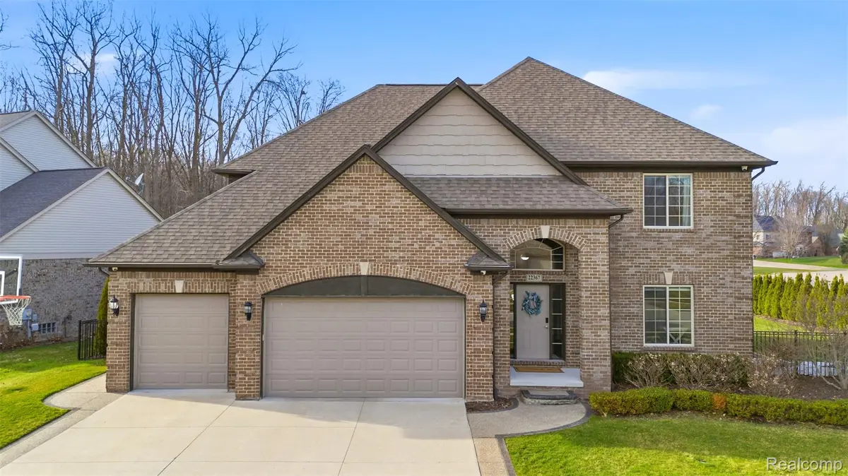 22367 Sandalwood DR, Macomb Township, MI 48044