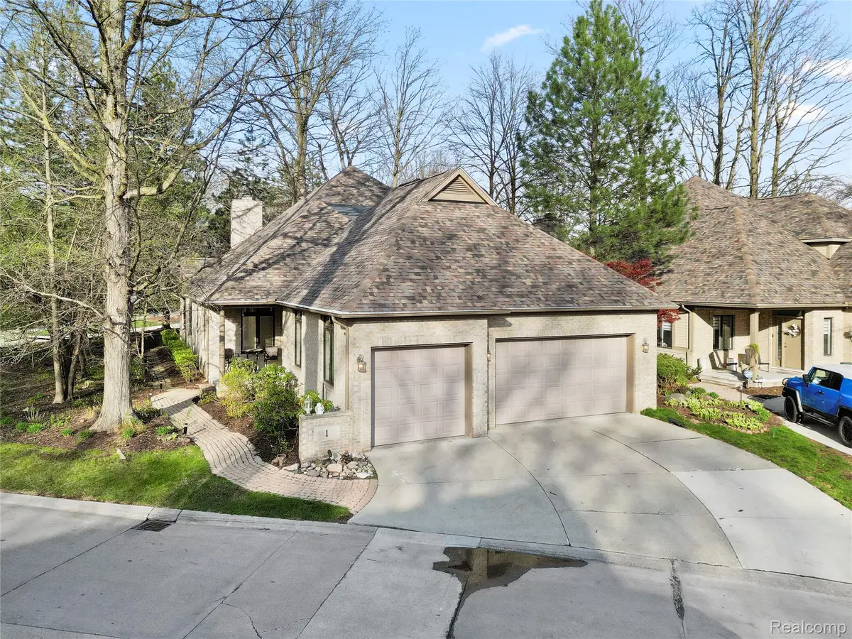 1 Cumberlane CT, Dearborn, MI 48126