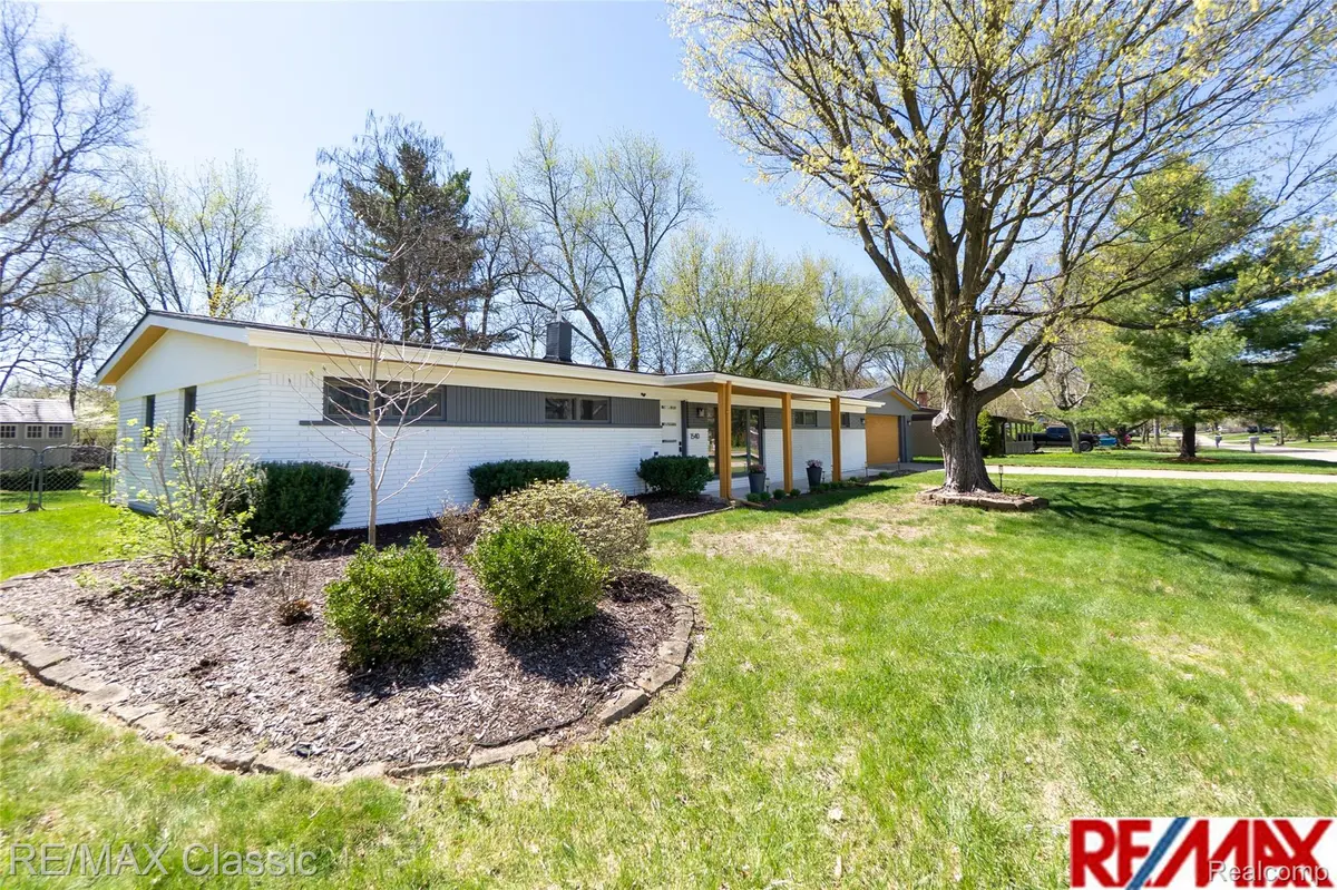 1540 Beverly BLVD, Walled Lake, MI 48390