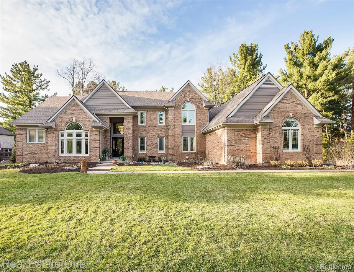 5350 Hidden Pines DR, Genoa Township, MI 48116