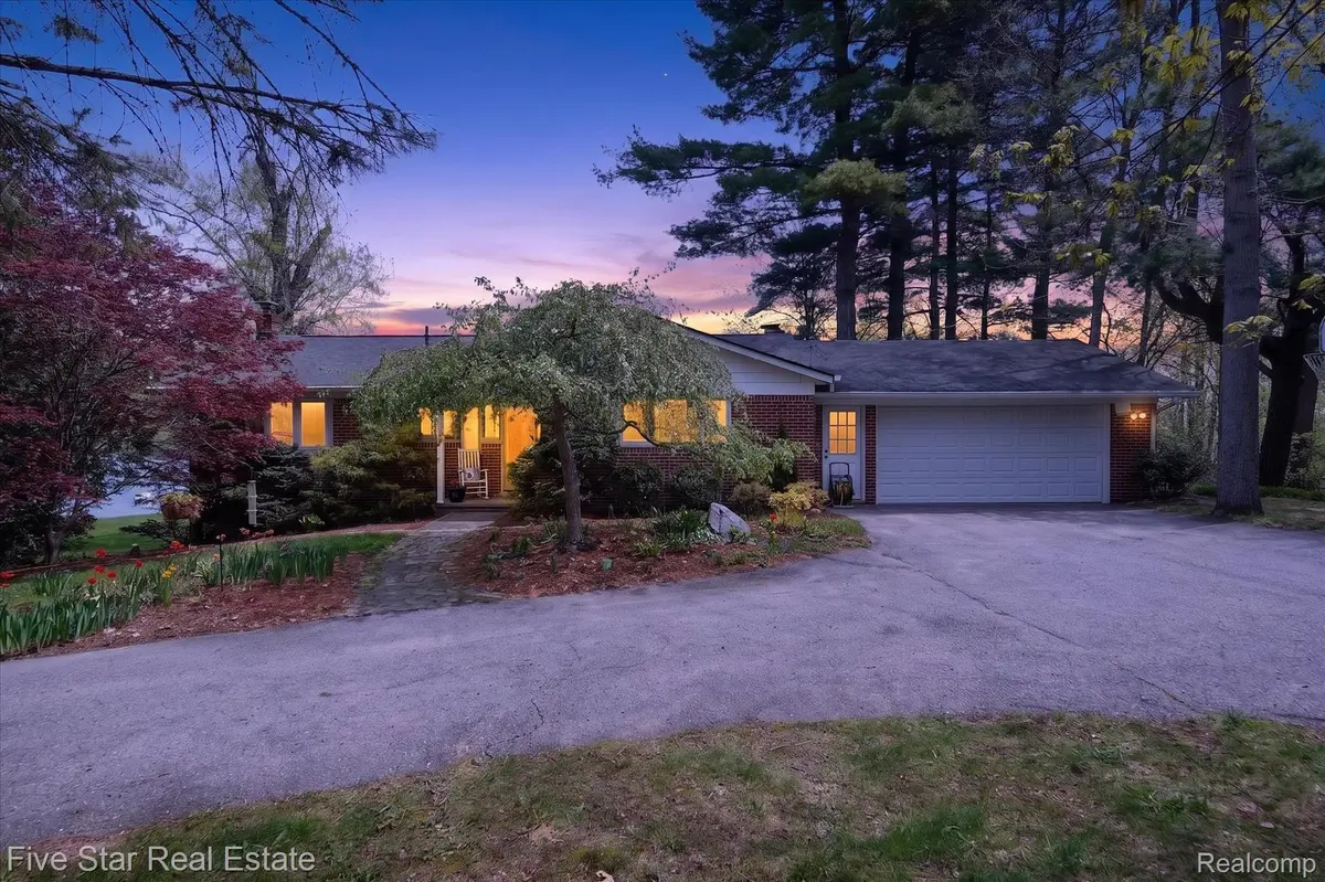 630 Sunset, White Lake Charter Township, MI 48383