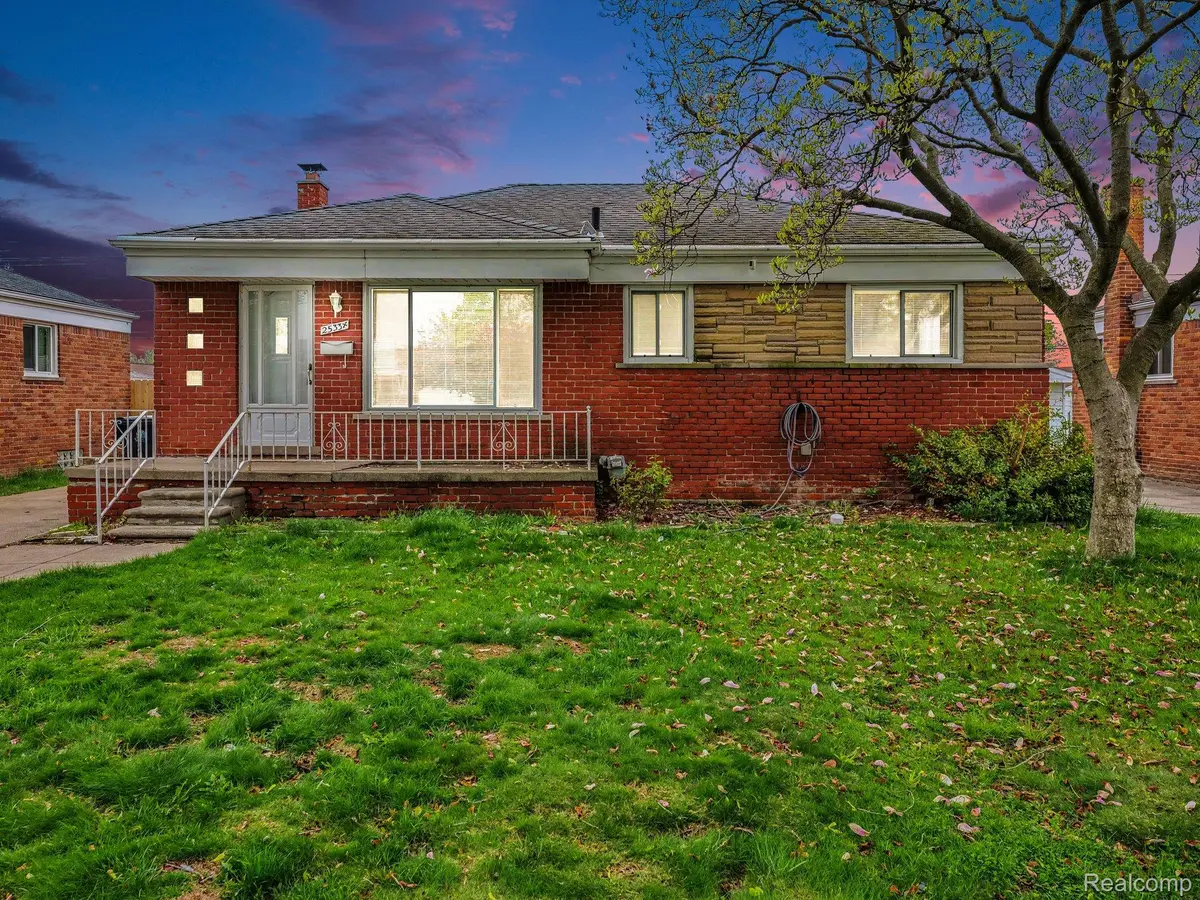 25334 Barbara ST, Roseville, MI 48066