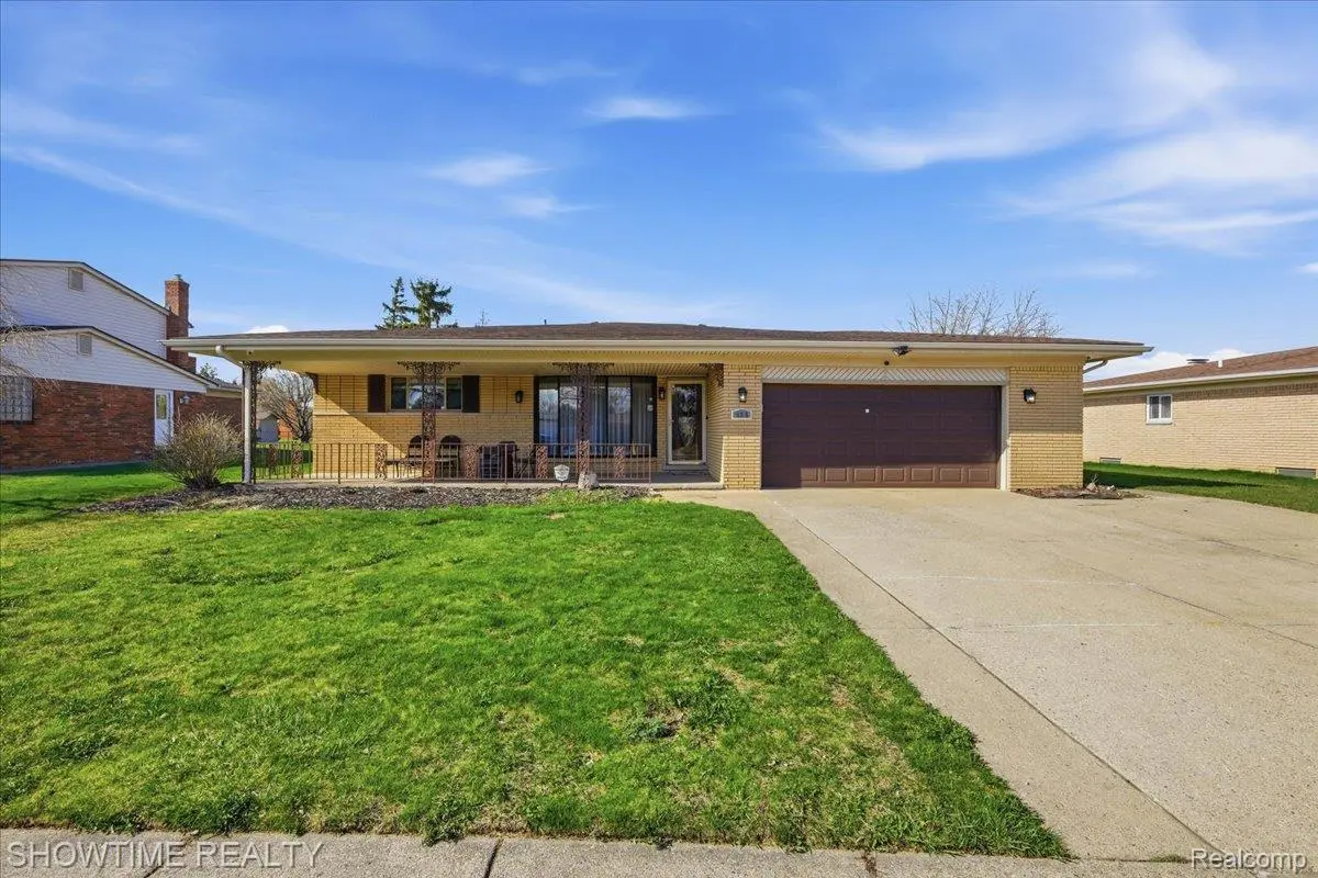 16515 Cederama DR, Clinton Charter Township, MI 48038