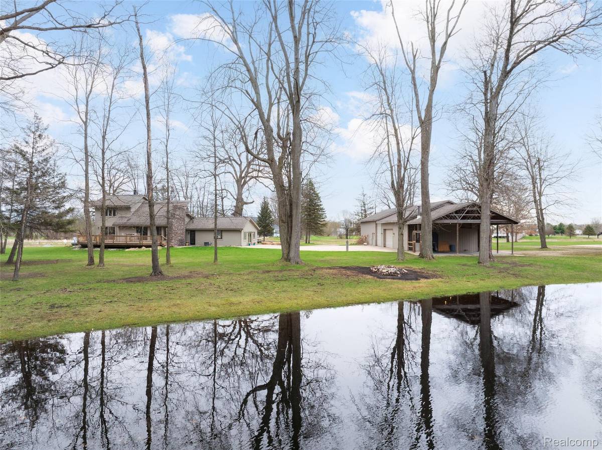 9247 Schrepfer RD, Howell, MI 48855