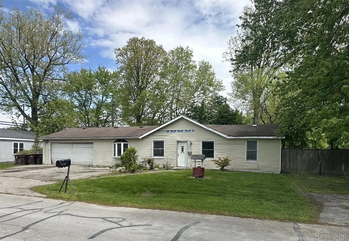 3357 Cloverdale ST, Frenchtown Township, MI 48162