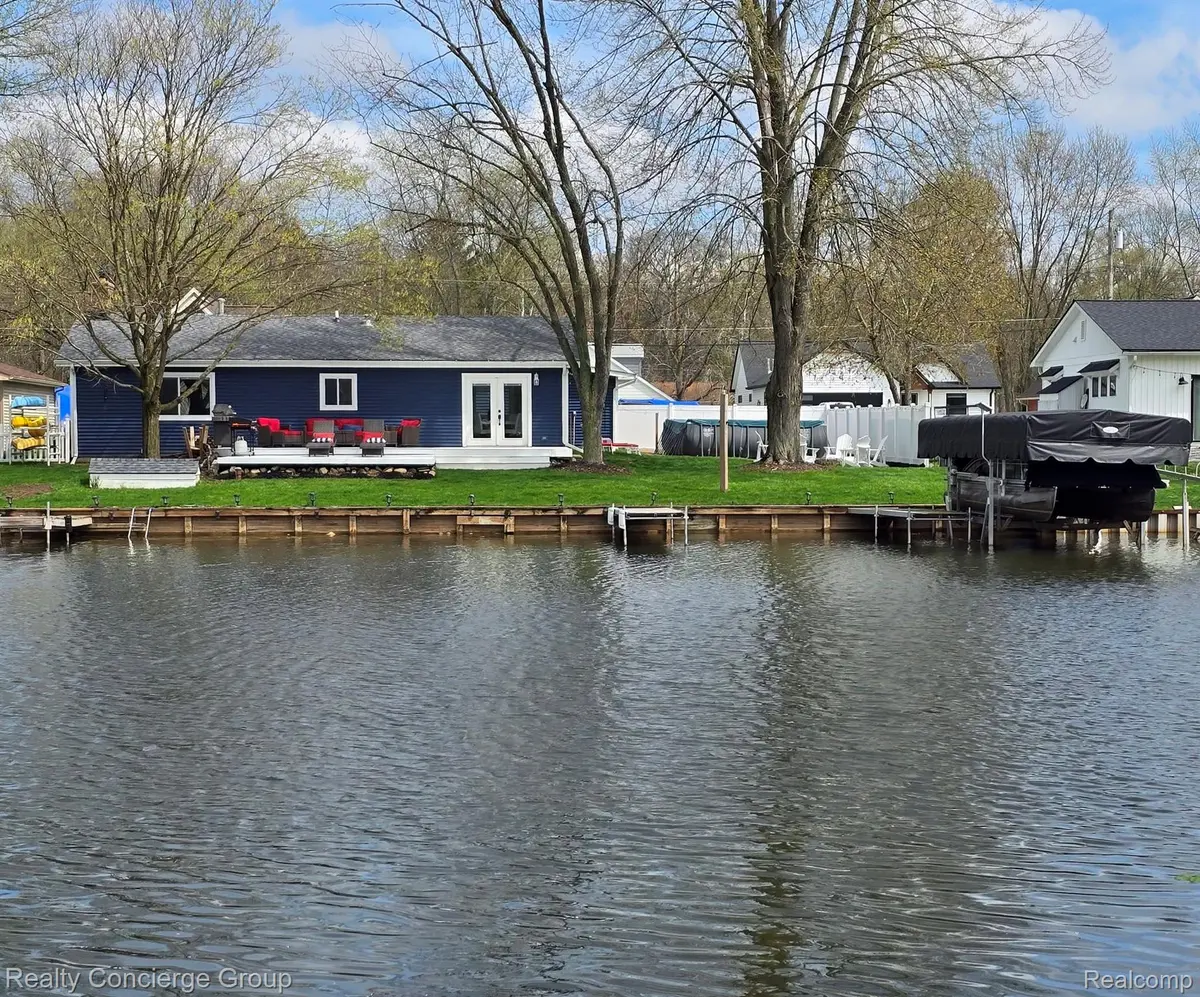 10866 Colony RD, Putnam Township, MI 48169
