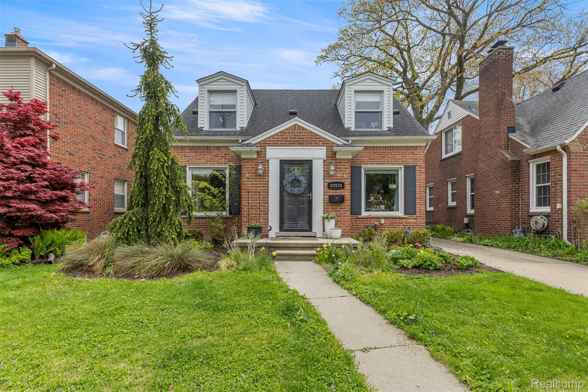 22935 Sheridan ST, Dearborn, MI 48128