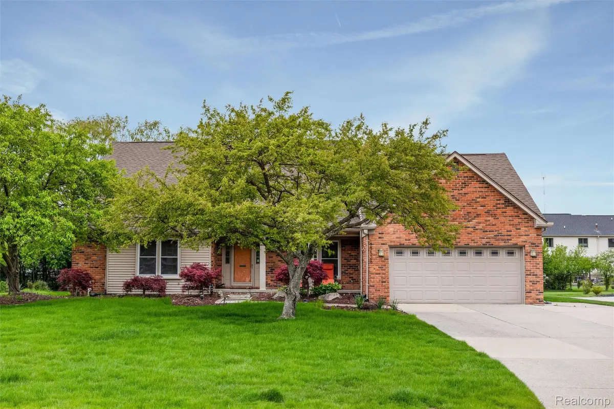 27526 Bridle Hills DR, Farmington Hills, MI 48336