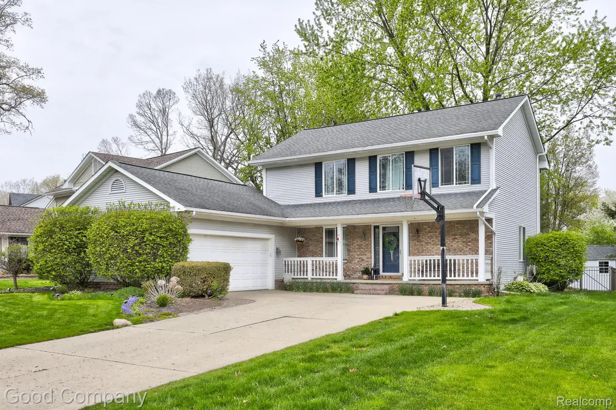 2370 Lansbury DR, Waterford Charter Township, MI 48329