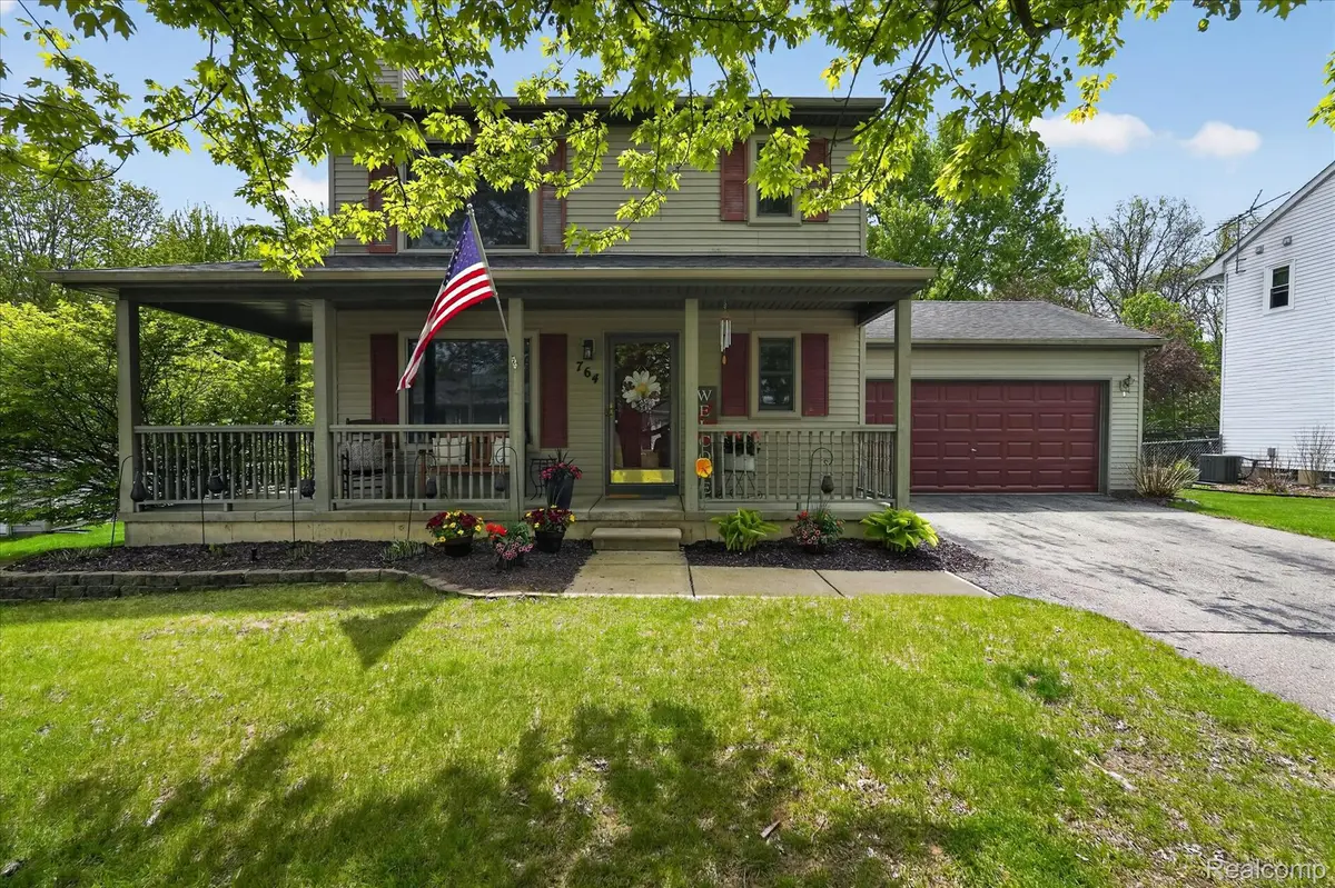 764 Town Trail, Pinckney Village, MI 48169