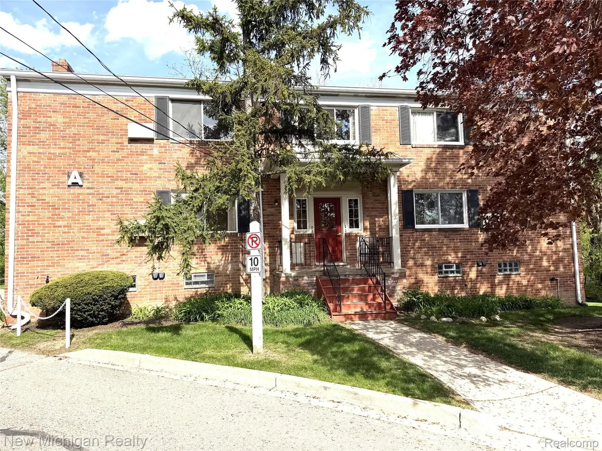 32718 Grand River AVE #A4, Farmington, MI 48336