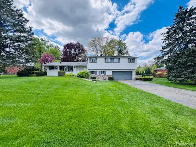 2712 Rambling WAY, Bloomfield Charter Township, MI 48302