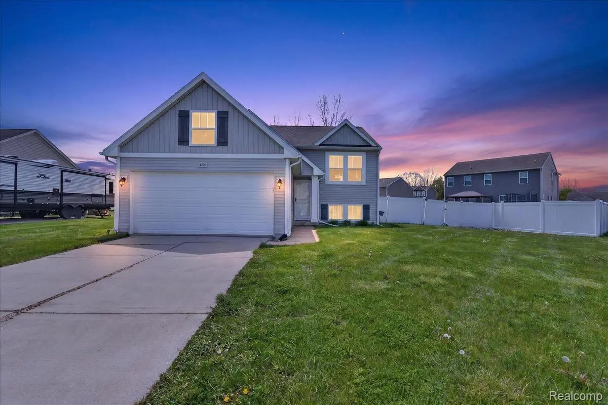 4366 Timber Line LN, Burton, MI 48439