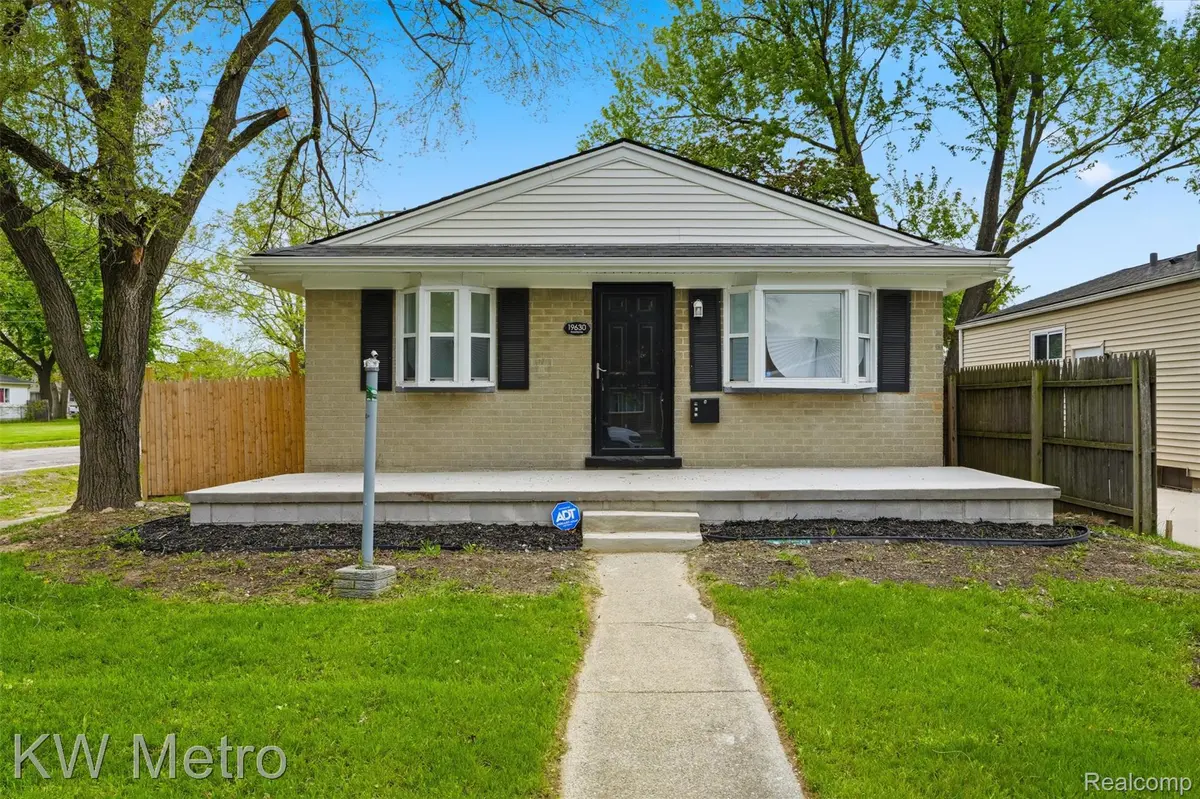 19630 Broadacres ST, Clinton Charter Township, MI 48035