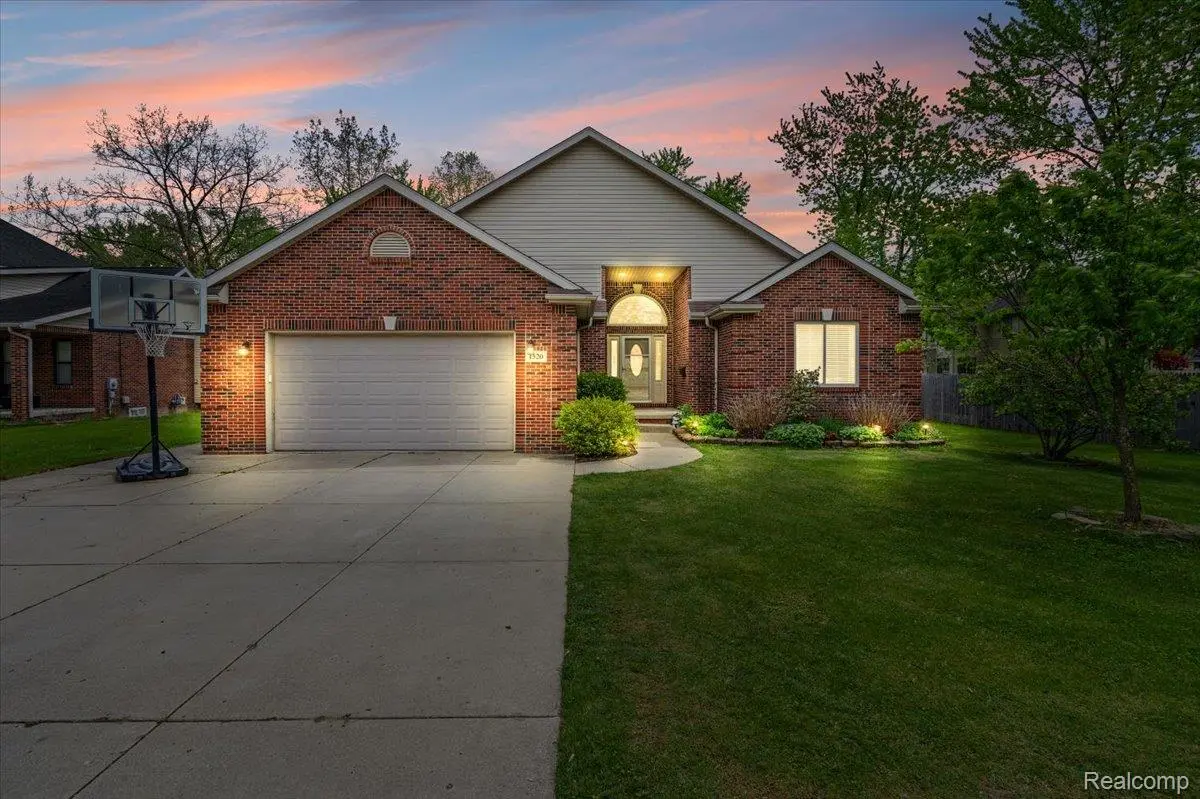 1520 Garden ST, Garden City, MI 48135