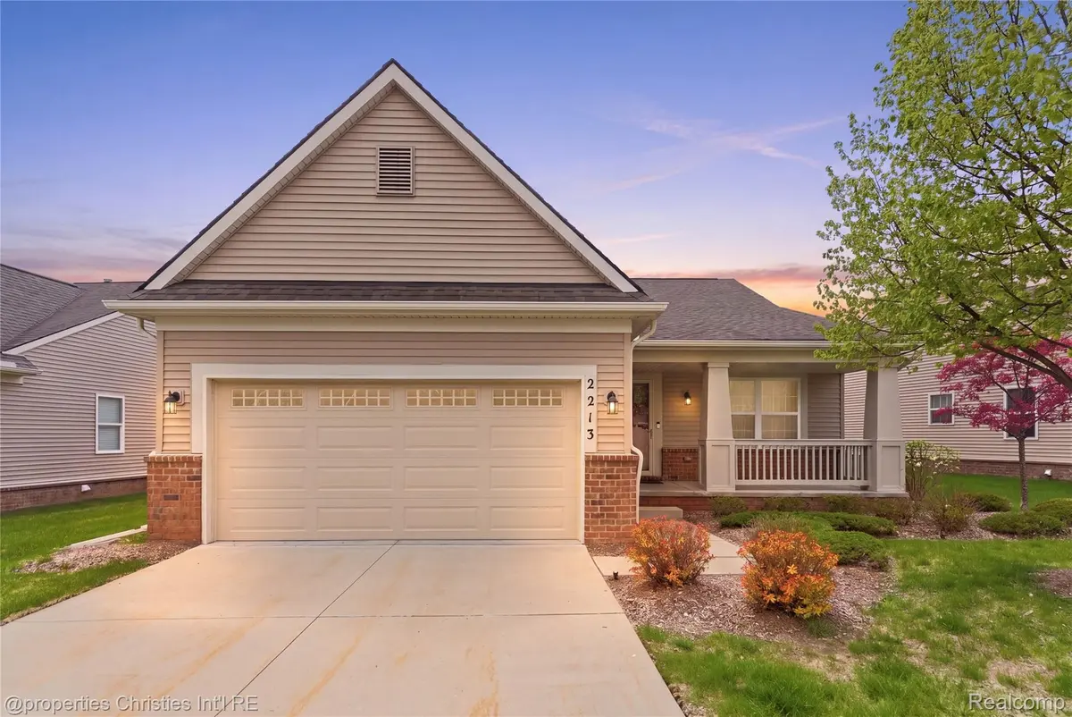 2213 Bridge Water #1, Oxford Charter Township, MI 48371