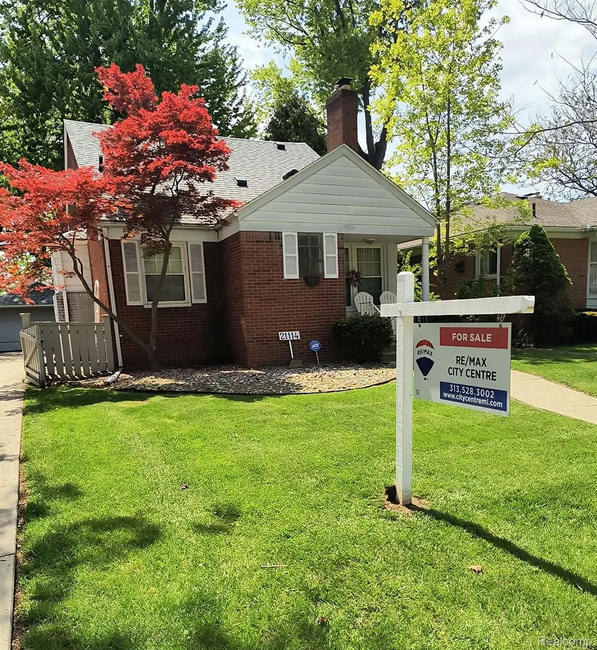 21114 Huntington AVE, Harper Woods, MI 48225