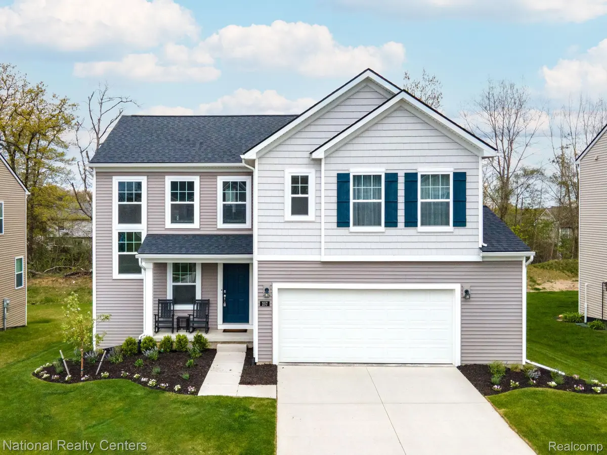 257 Sandhill CT, White Lake Charter Township, MI 48386