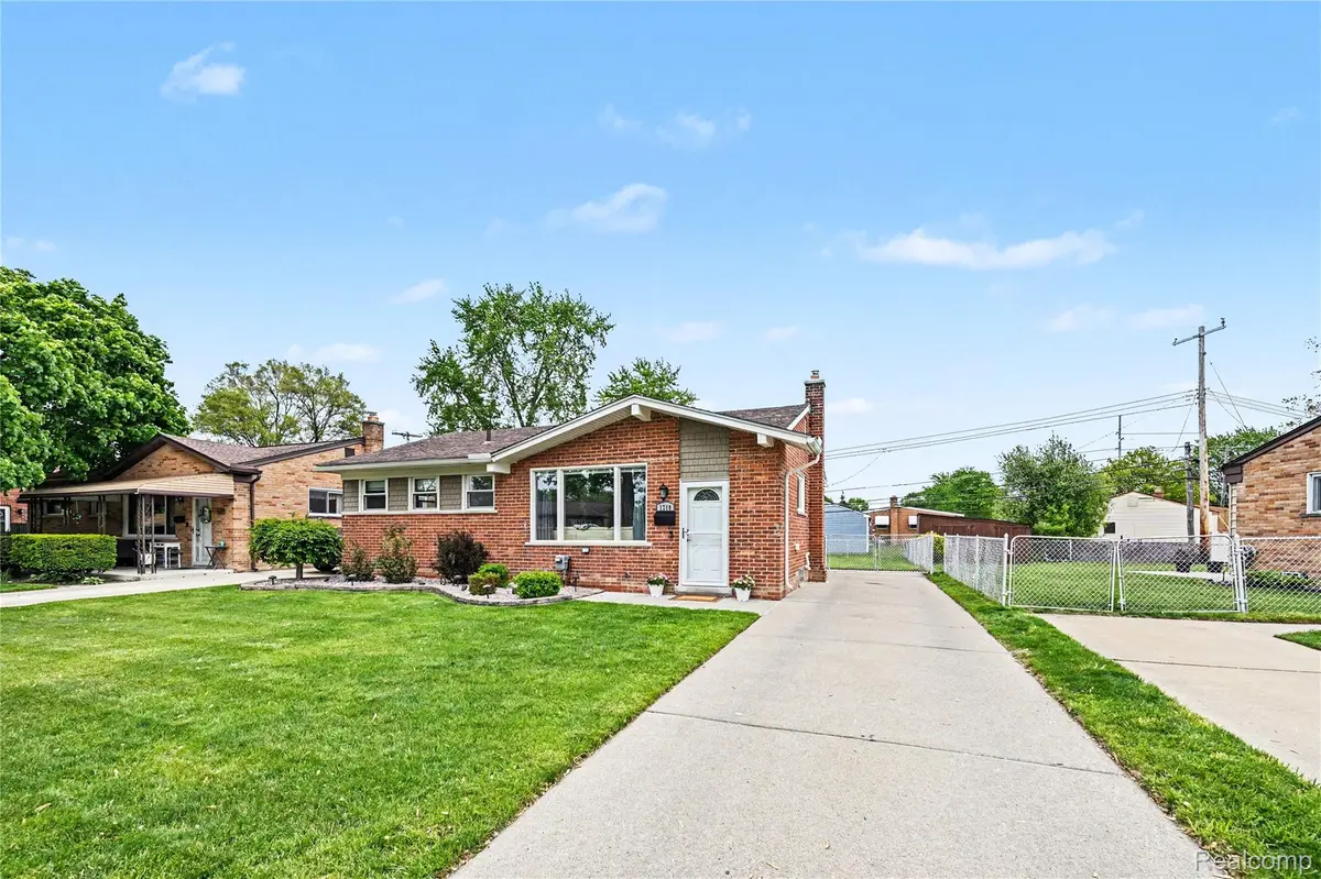 1319 Easley DR, Westland, MI 48186