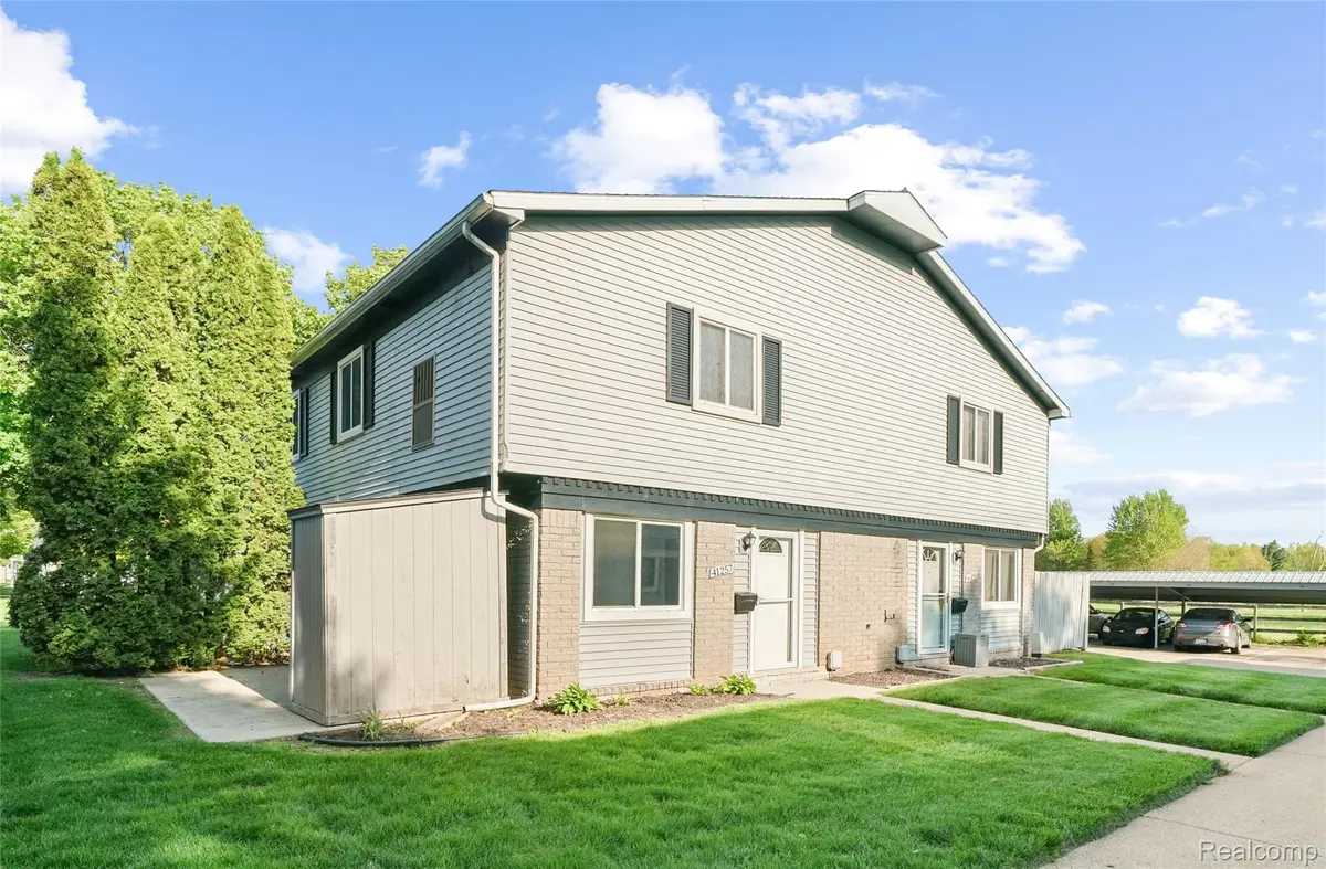 41257 S Woodbury Green DR, Van Buren Charter Township, MI 48111