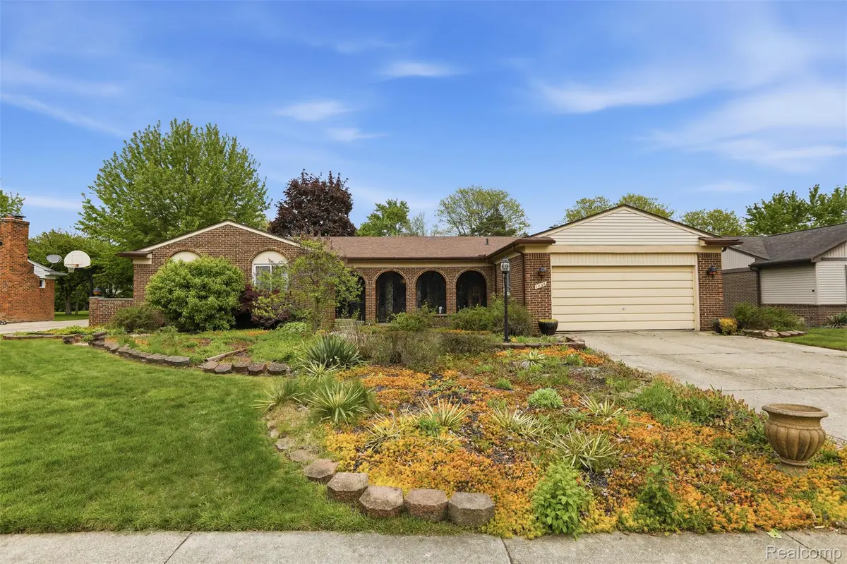 11136 Bellwood DR, Plymouth Charter Township, MI 48170