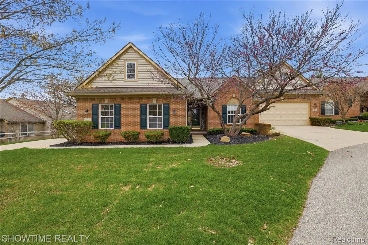 1311 Waverly DR, White Lake Charter Township, MI 48386