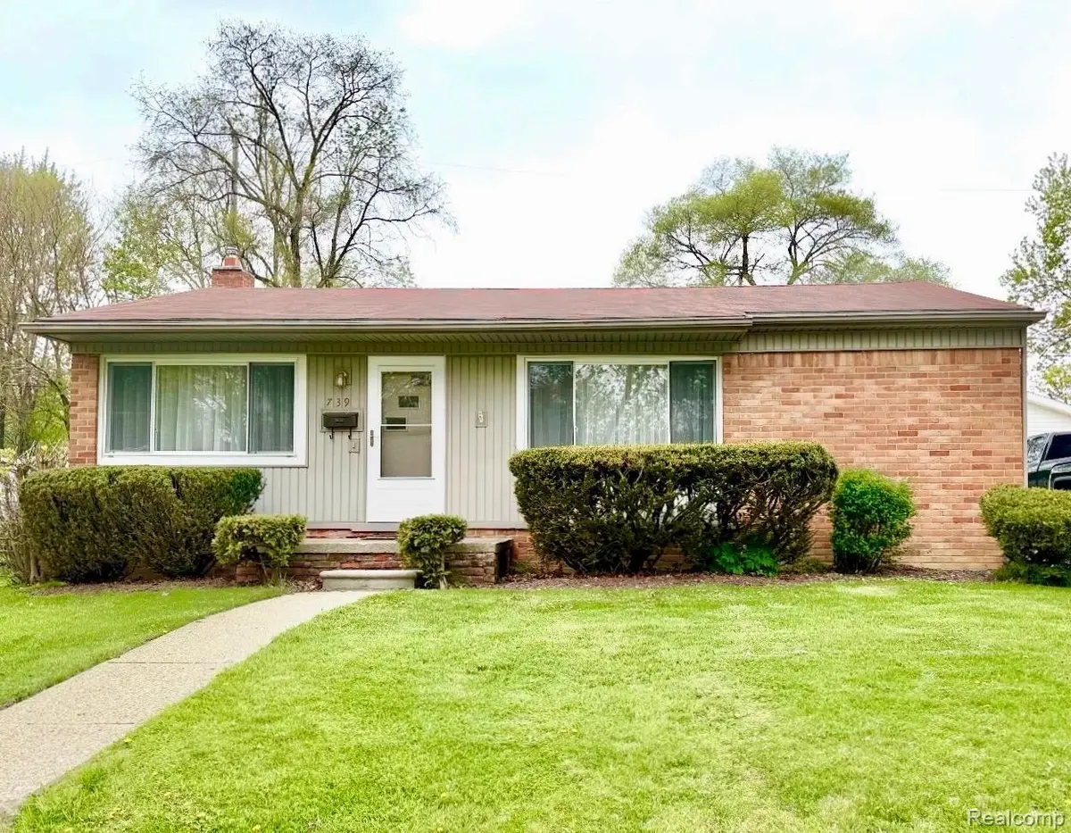 739 Vassar DR, Fenton, MI 48430