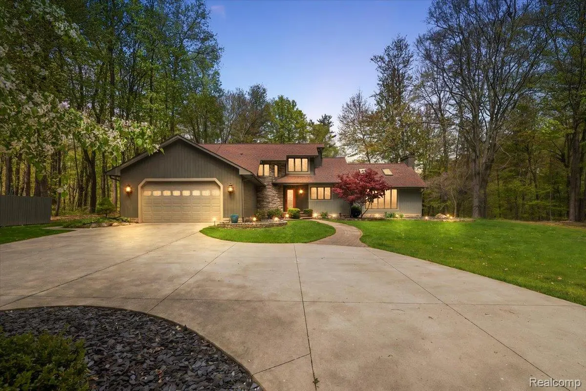 501 Cedarwood ST, Oxford Charter Township, MI 48371