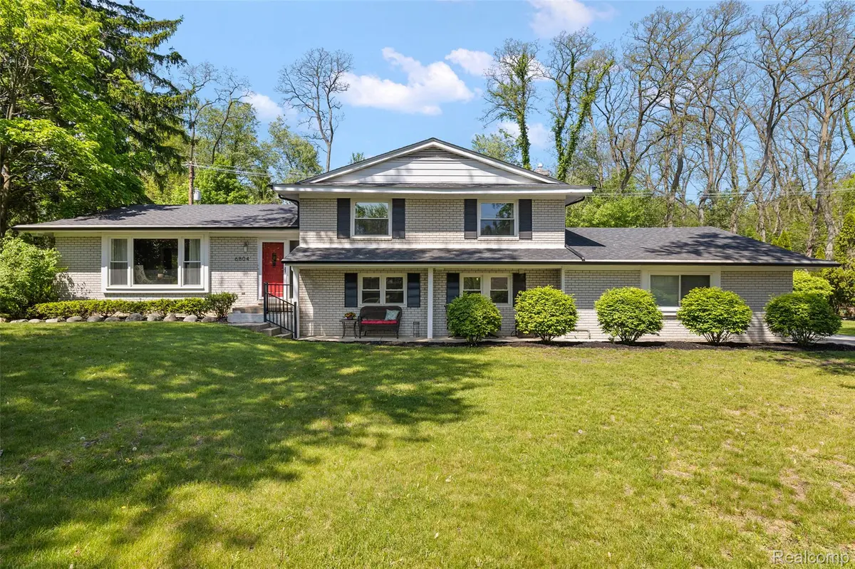 6804 Spruce DR, Bloomfield Hills, MI 48301