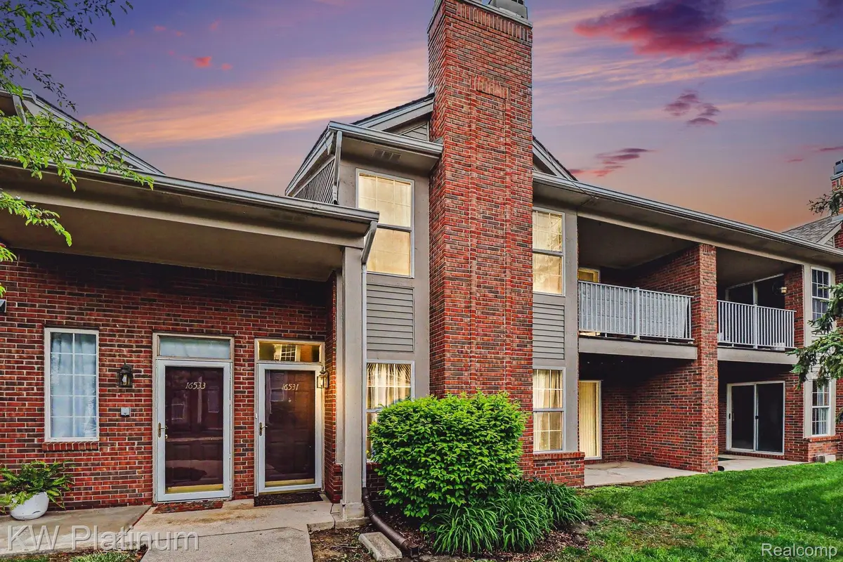 16531 Covington DR, Clinton Charter Township, MI 48038