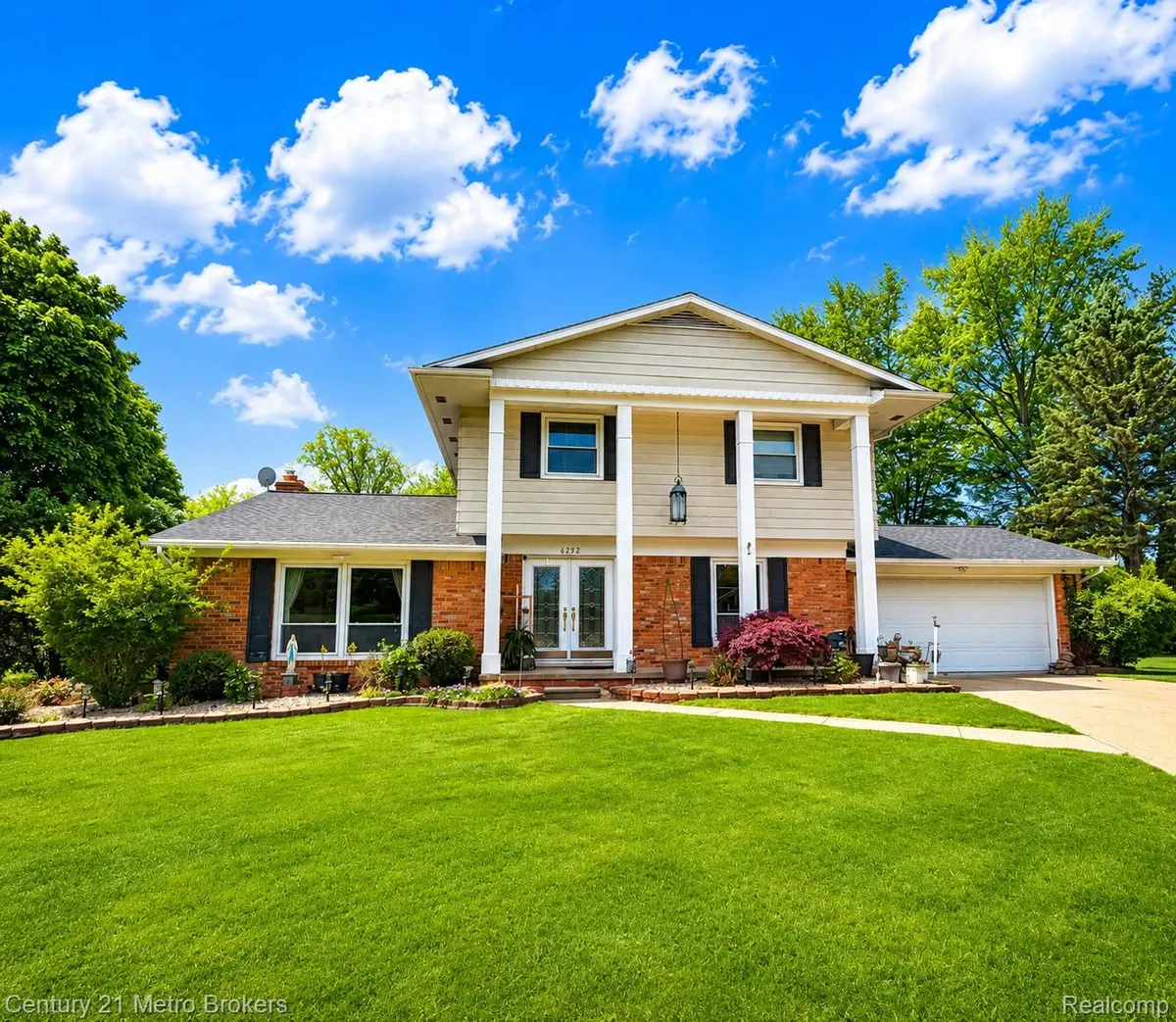 6292 Kings Pointe CIR, Grand Blanc Charter Township, MI 48439