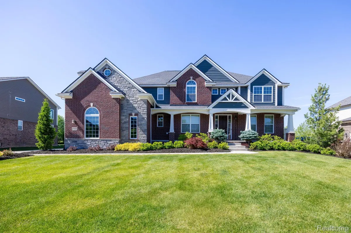 57558 Stoneleigh DR, Lyon Charter Township, MI 48178