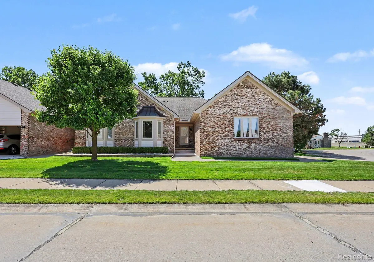 13750 Treeland DR, Shelby Charter Township, MI 48315