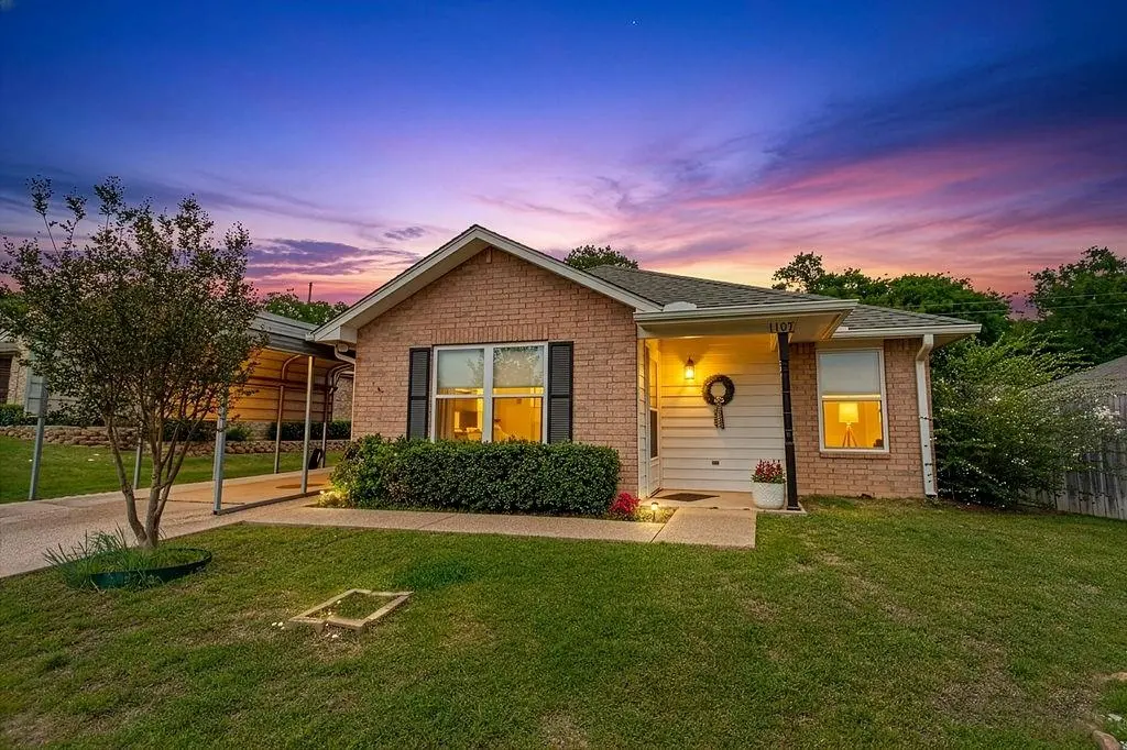 1107 Woodland Park Drive, Lindale, TX 75771